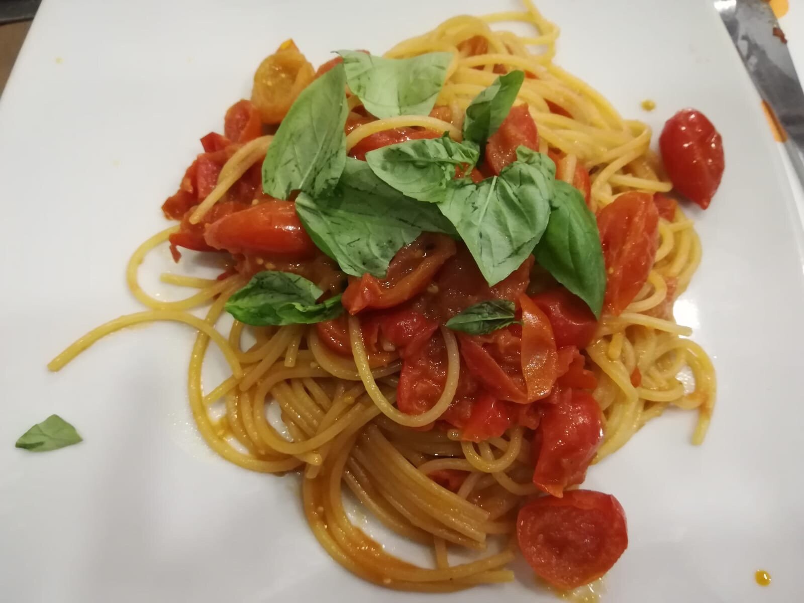 Spaghetti al pomodoro e basilico